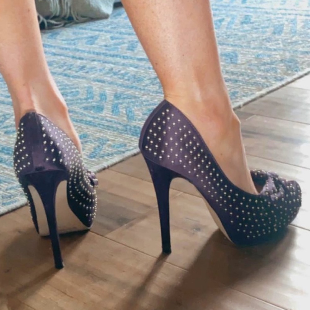 Purple pin-up style shoe with studding detail and bow